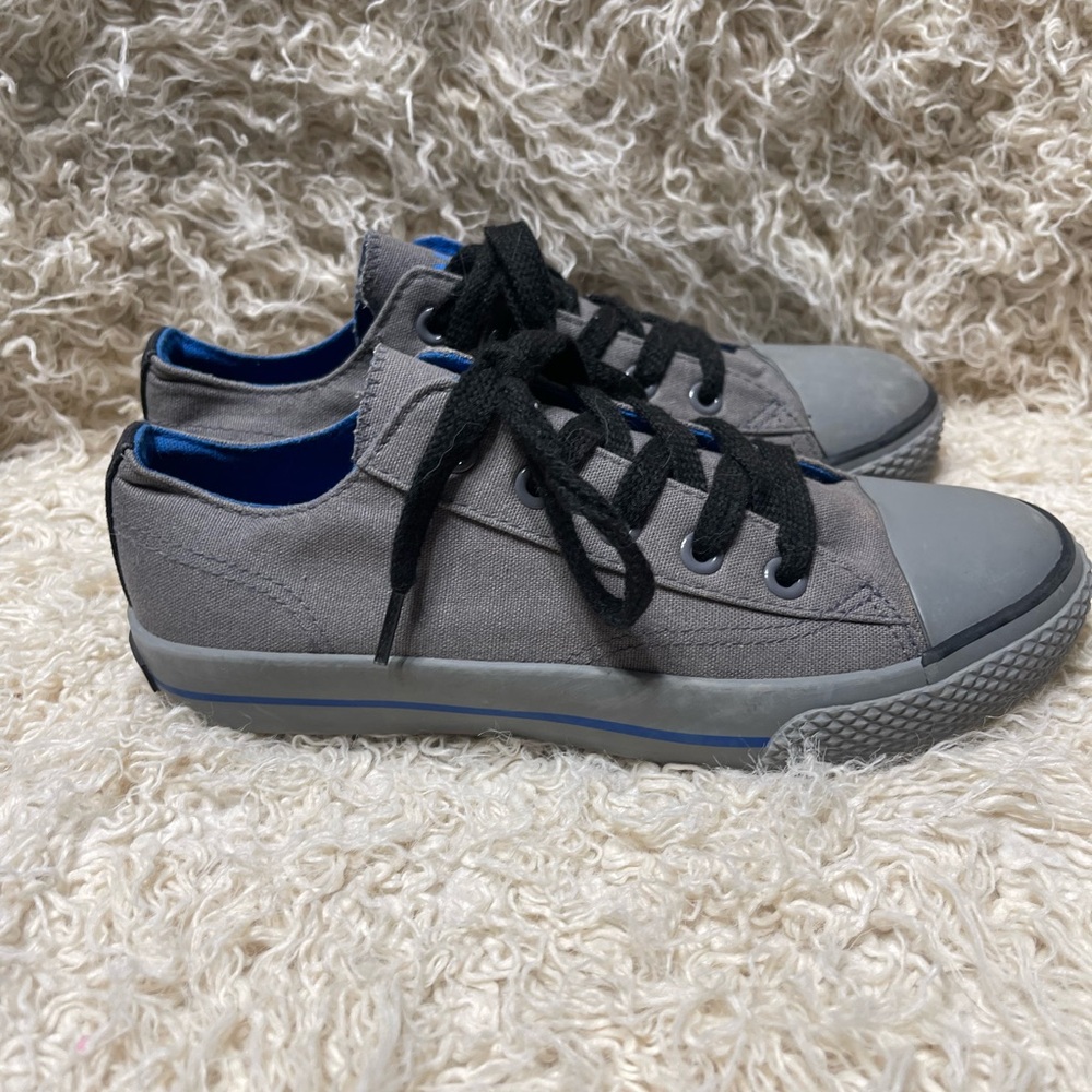 Boys Air Walk sneakers
